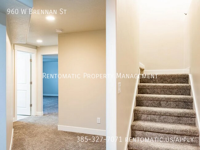 Building Photo - 960 W Brennan St