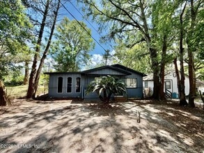 Building Photo - 1348 Crestwood St