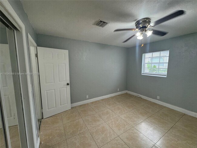 Building Photo - 115 Sierra Dr