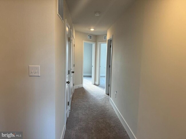 Building Photo - 7730 Meander Ct S