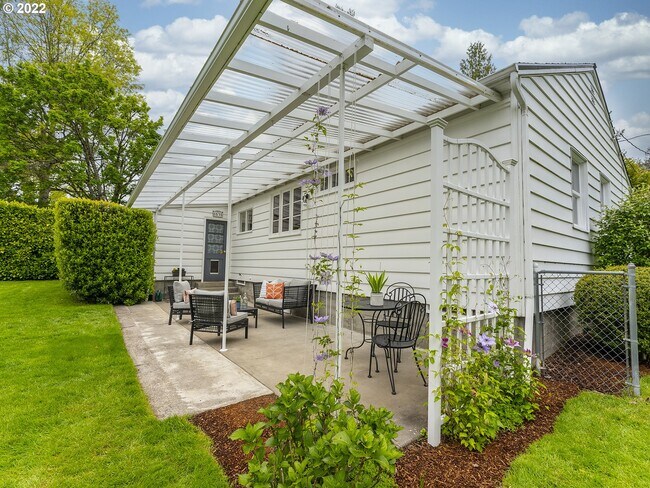 Private Entertainment - 8535 SW 58th Ave