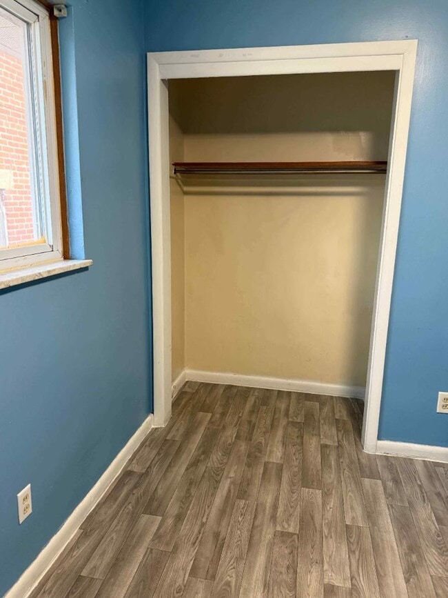 Building Photo - 1699 E Weber Rd