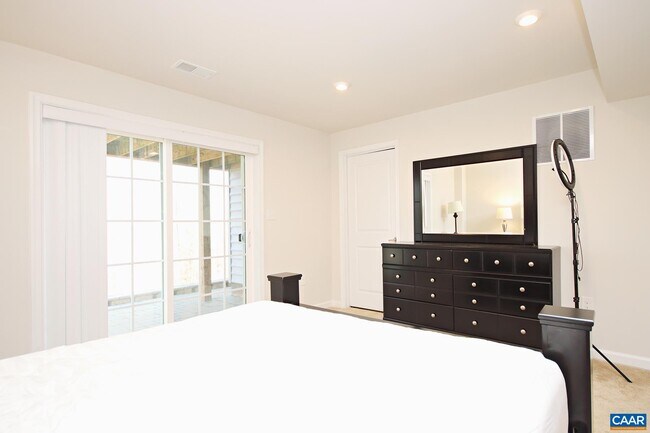 Building Photo - 4393 Sunset Dr
