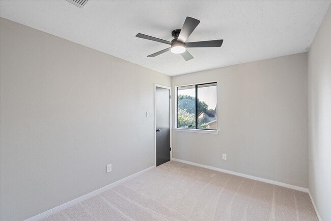 Building Photo - 5811 Fair Forest Dr