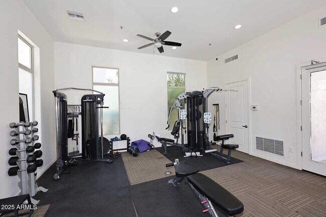 Building Photo - 7320 E Vista Bonita Dr