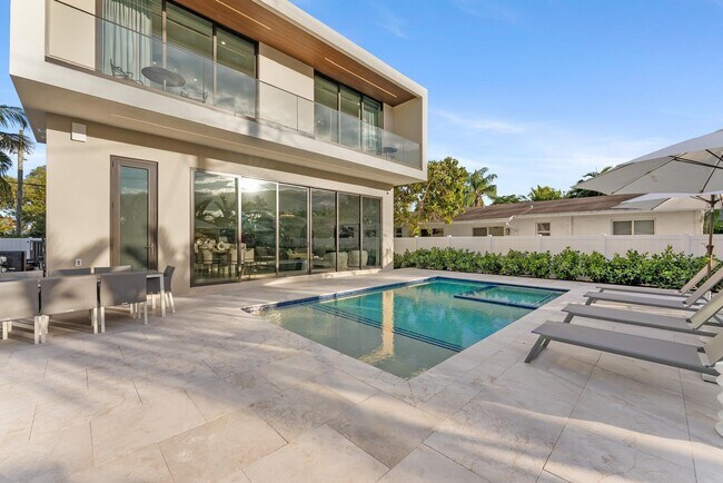 Building Photo - 220 S Swinton Ave