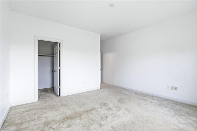 Building Photo - 6110 Holter Rd