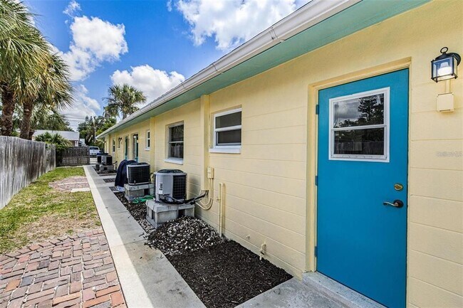 Building Photo - 7057 Sunset Dr S