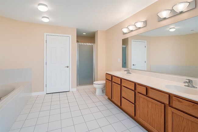 Building Photo - 357 Fairway Pointe Cir