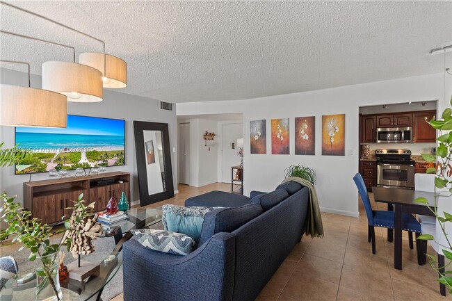 Building Photo - 1351 NE Miami Gardens Dr