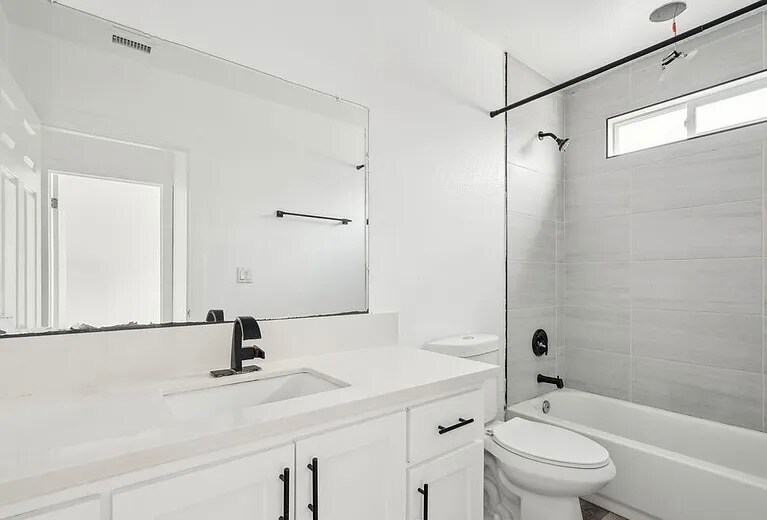Building Photo - 2516 Malabar St
