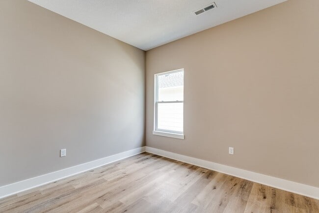 Building Photo - Auburn Villas- Charley Plan