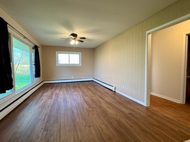 Building Photo - Charming 2-Bedroom Country Home with Garage Near Eau Claire