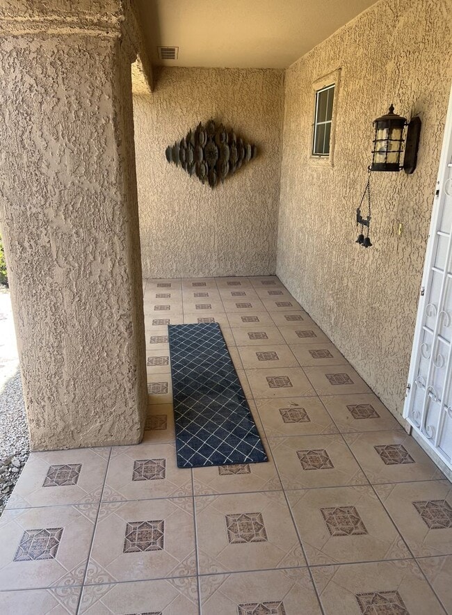 Building Photo - Beautifully Updated 2 Bedroom, 2 Bathroom ...