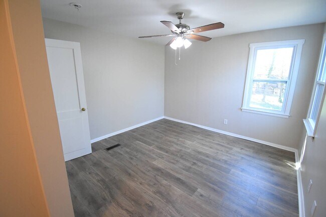 Building Photo - 3517 S Haven Rd