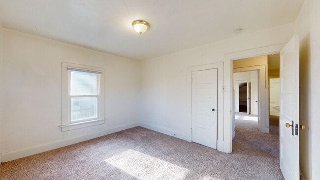 Building Photo - Fantastic Downtown Ames Location