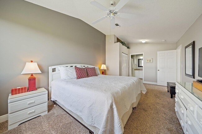 Building Photo - 860 Bella Vista Ct S