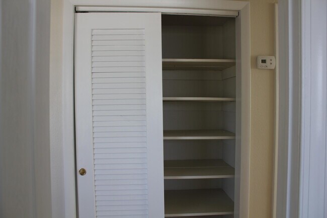 Building Photo - 651 Palm Dr