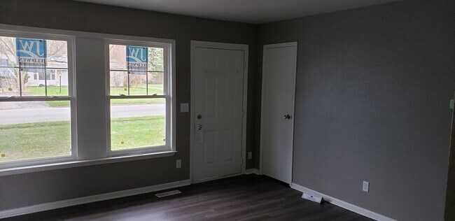 Building Photo - 3 bedroom 1 bath