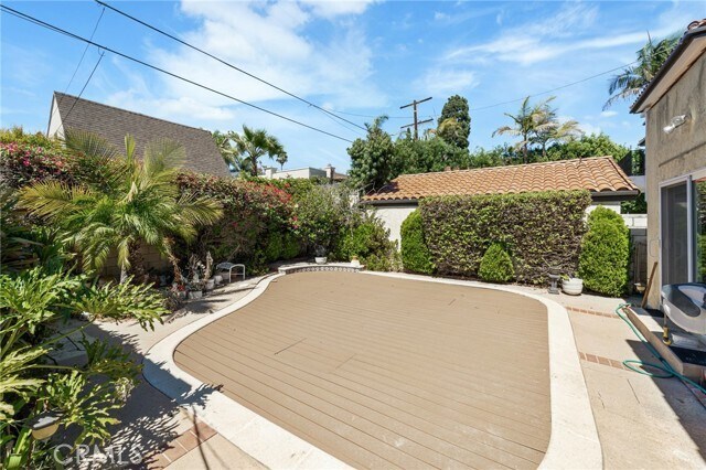 Building Photo - 233 S Swall Dr