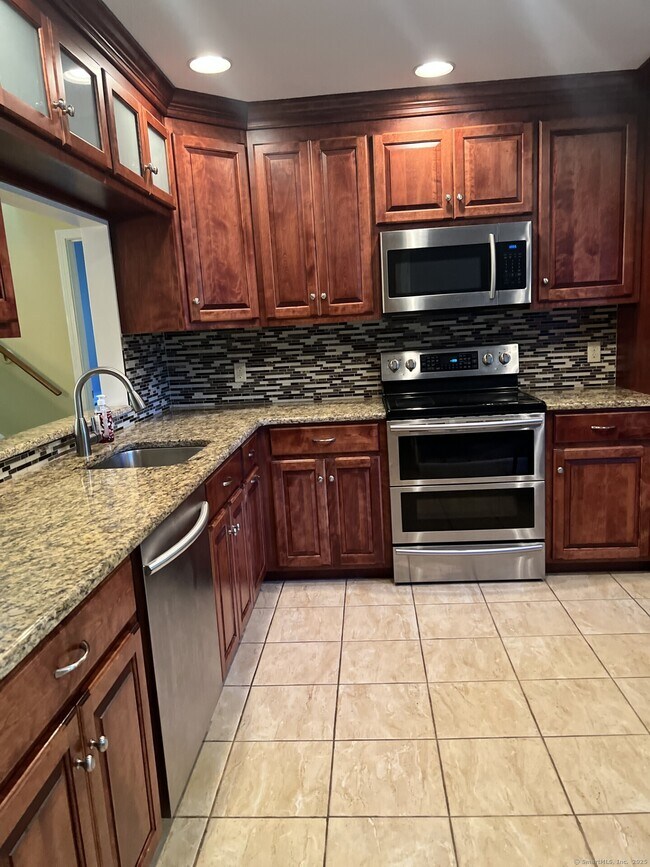 Building Photo - 34 Simsbury Landing