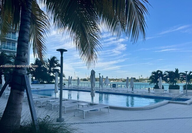 Building Photo - 1000 West Ave