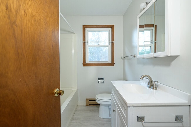 Building Photo - 252 Harrisville Rd