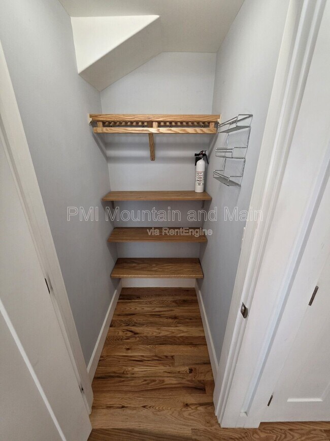 Building Photo - 156 Bradley St