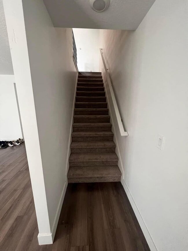 Building Photo - Beautiful Townhome in great location!