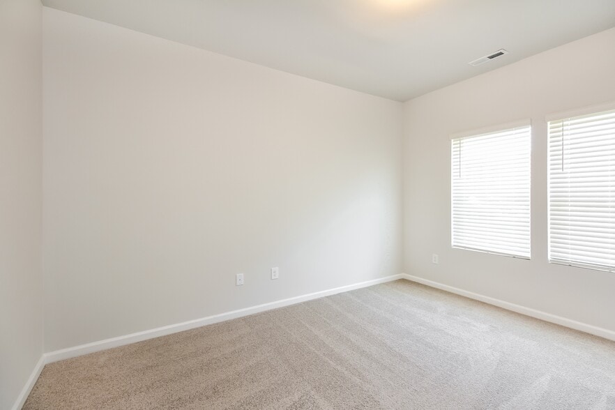 Building Photo - 7251 Bellacroft Dr