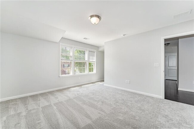 Building Photo - 850 Grove Valley Dr