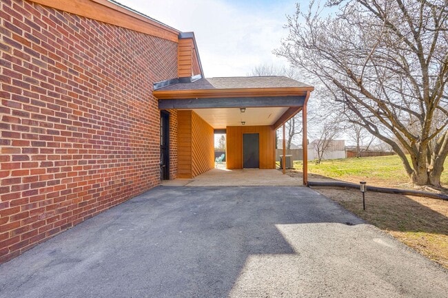 Building Photo - Spacious 2BR Home Near JMU –