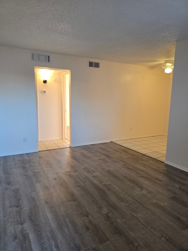 Building Photo - 2843 East 17th Street