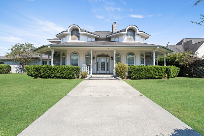 Primary Photo - 100 Dillons Way