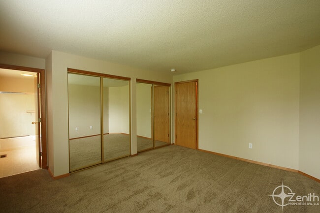 Building Photo - 4706 NE 132nd Pl