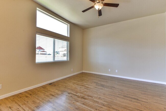 Building Photo - Beautiful 5 bed 3 bath home in the Pelican...