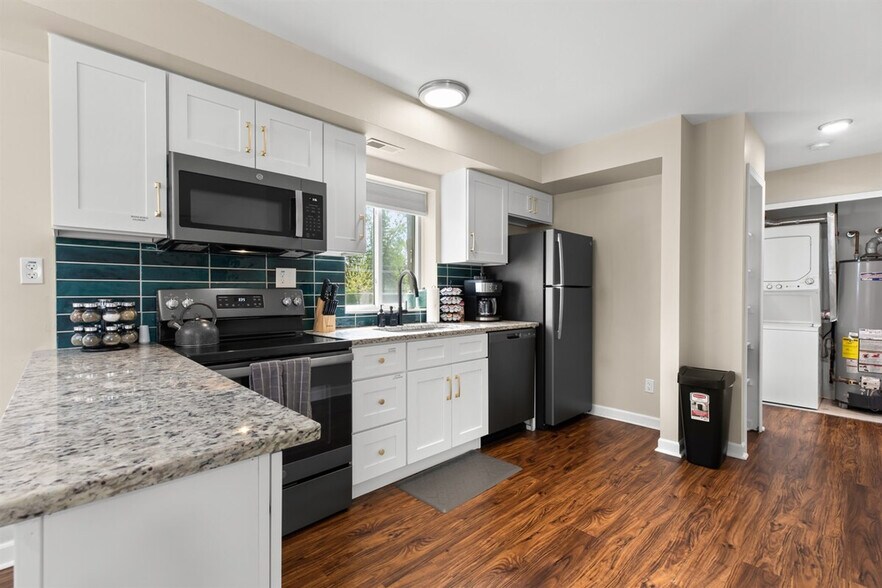 Building Photo - 18447 Sharon Ln