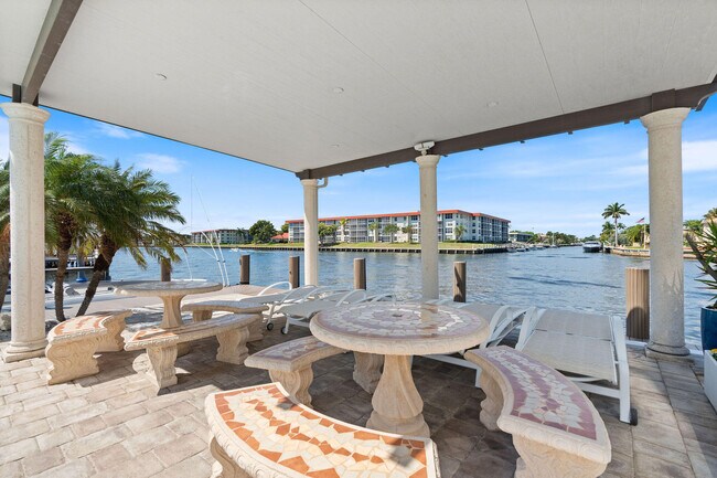 Building Photo - 1160 Hillsboro Mile