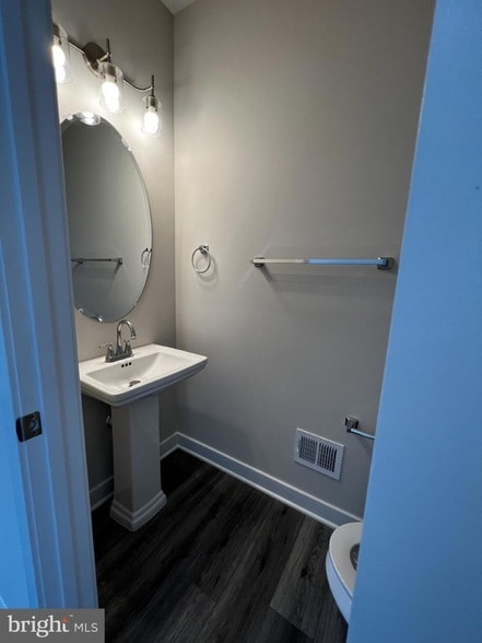 Building Photo - 38 Meadow View Ln