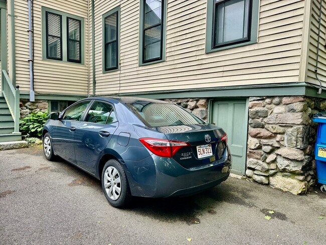 Building Photo - 49 Grove St