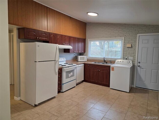 Building Photo - 261 Spring Park