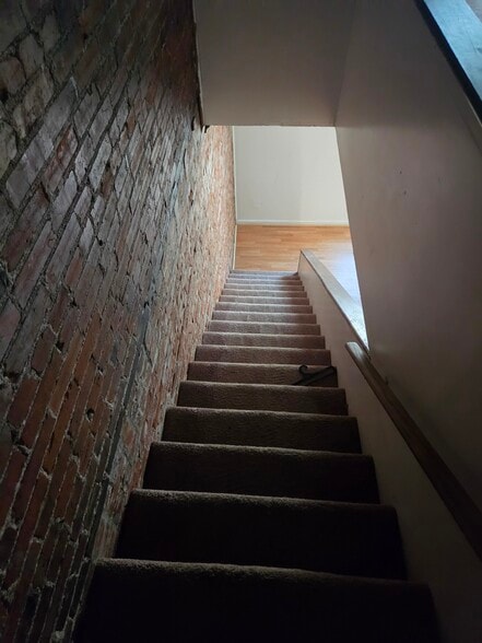 Building Photo - 2104 Chippewa St