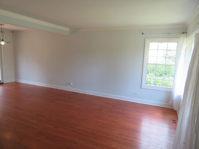 Building Photo - 932 Brantwood Ave