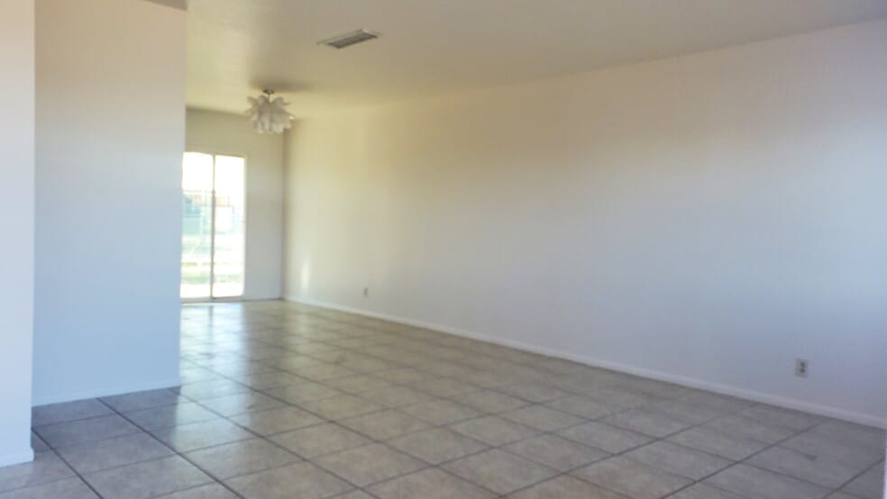 Living room - 121 W 11th St