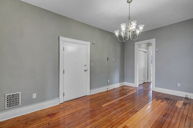 Building Photo - 108 William St