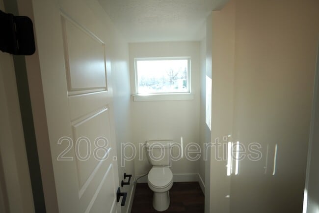 Building Photo - 525 E Violets Cv Ln
