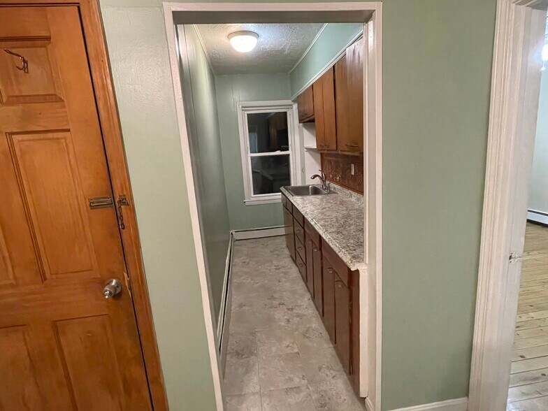 Building Photo - 7 Grover St