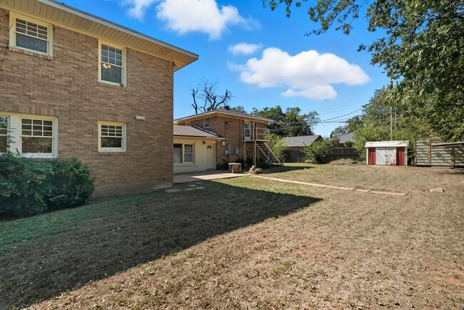 Building Photo - 1350 Amarillo St