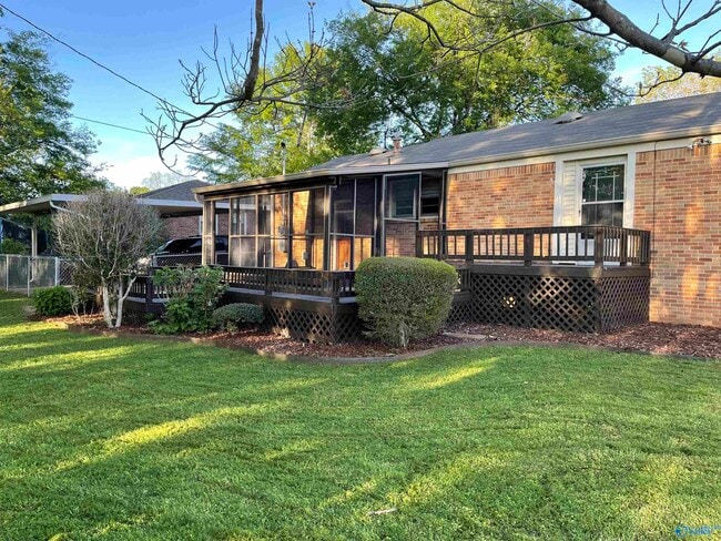 Building Photo - 612 Drummond Rd SW