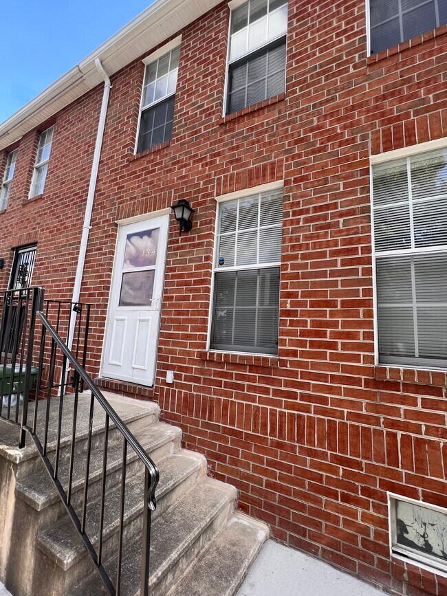 Primary Photo - 1349 N Woodyear St